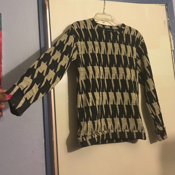 Black and white/tan sweater - Picture 2 of 2