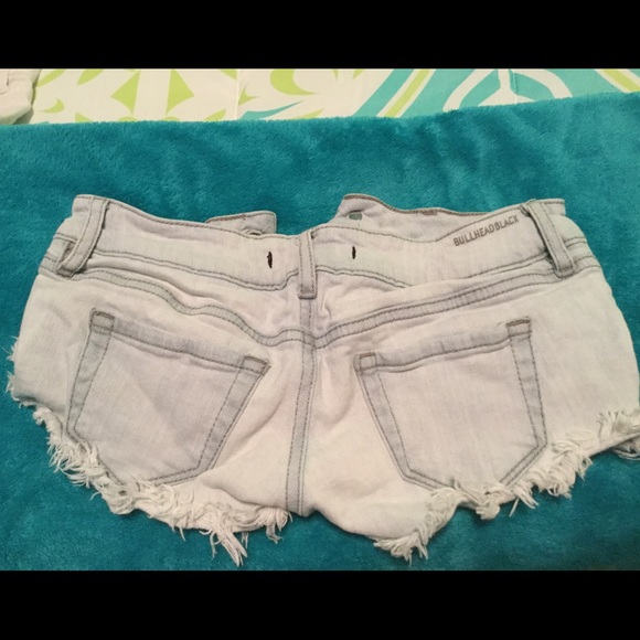 Light Washed PacSun shorts - Picture 2 of 3
