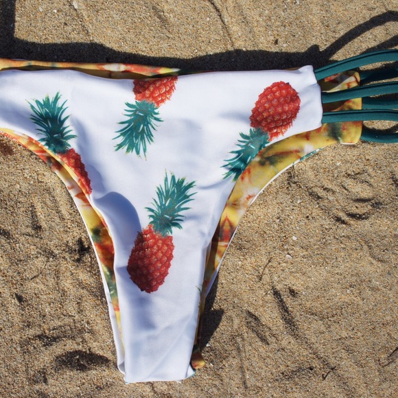 Reversible Pineapple Bikini 🍍 - Picture 4 of 4