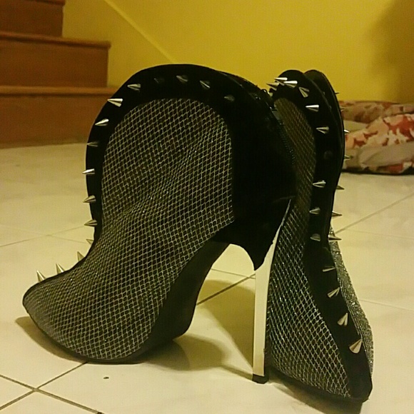 Shoes - Spiky Booties