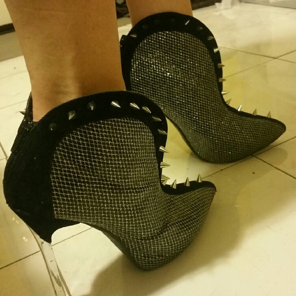 Spiky Booties - Picture 2 of 4