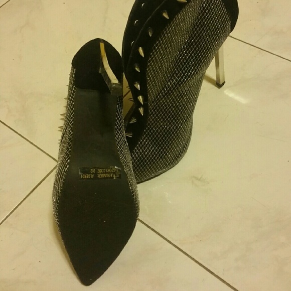 Spiky Booties - Picture 3 of 4