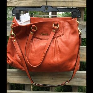 Beautiful Coach Leather Handbag Medium