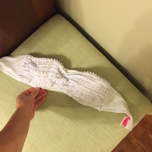 Victoria's Secret white bikini top size L