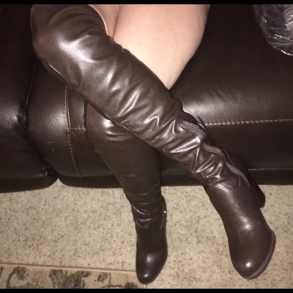 1 HOUR DROP $Guess Dandra over-the-knee fold over - Picture 3 of 4