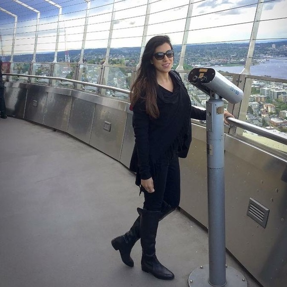 Meet your Posher, Lilly - Picture 2 of 3