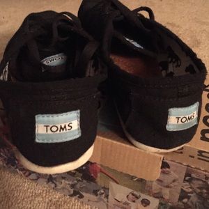 Toms