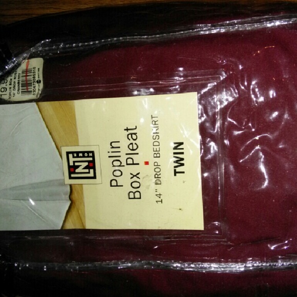 Twin size bedskirt