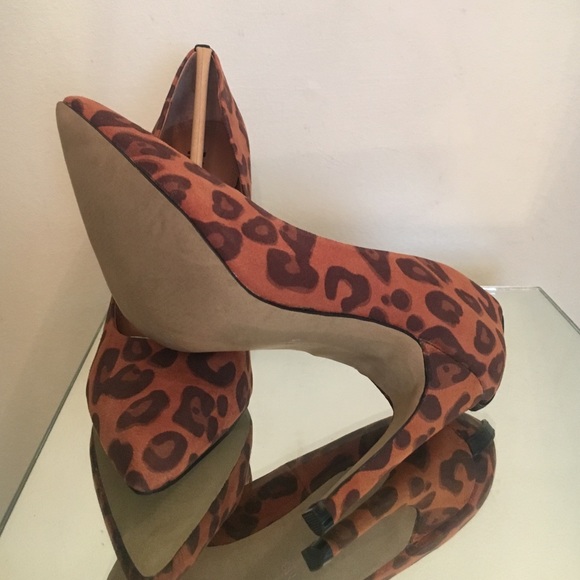 SOLD OUT! Mia Judith Pointed Toe Canvas Heels sz 8 - Picture 4 of 4