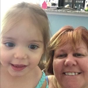 Meet your Posher, Lora