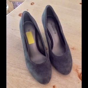 Liz Claiborne Gray Suede Heal
