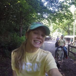 Meet your Posher, Caroline