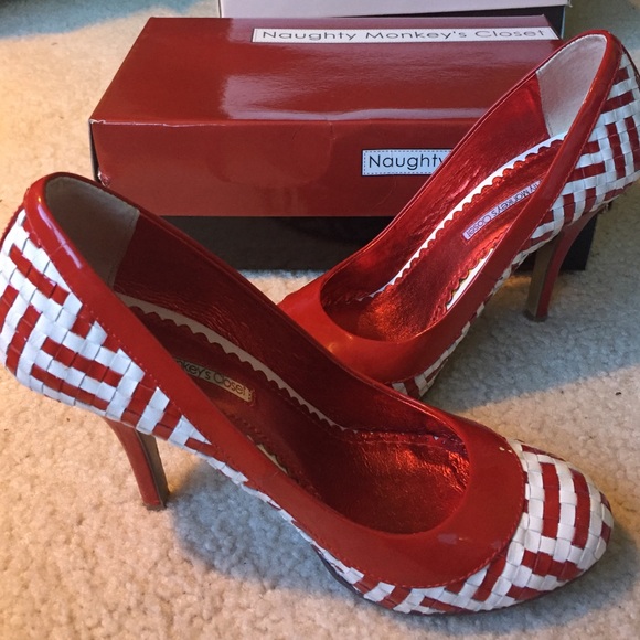 Red and white woven pumps