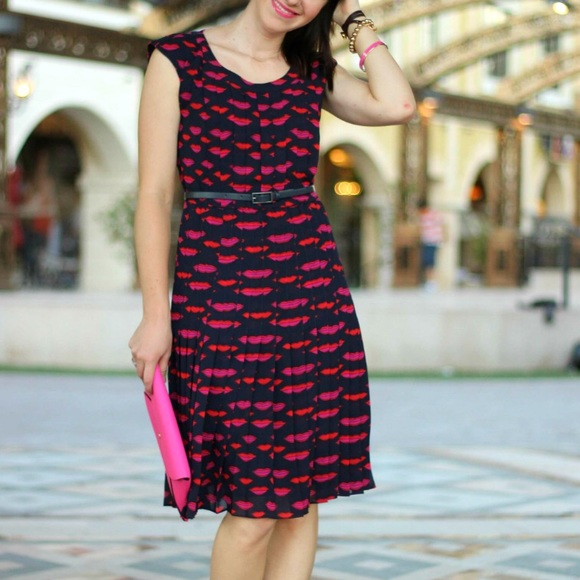 Nordstroms Halogen Cap Sleeve Pleat Dress w Lips