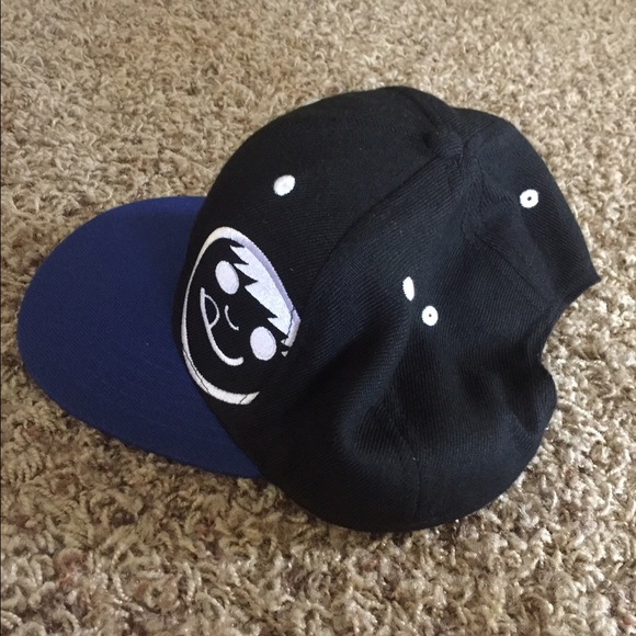NEFF SNAPBACK HAT - Picture 3 of 3