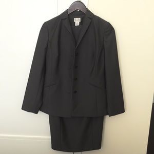 Like new Ann Taylor Loft dress suit, 2P