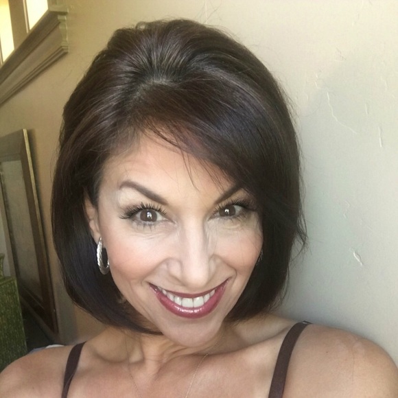 Meet your Posher, Sandy - Picture 2 of 4