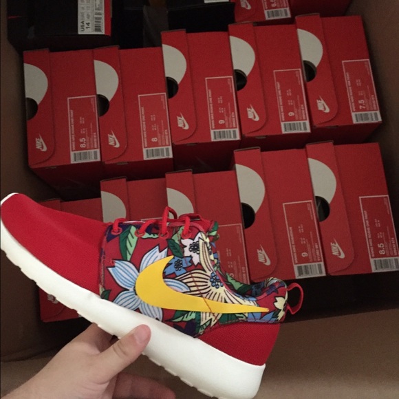 Brand New Women's Nike Roshe One Print - Picture 2 of 3