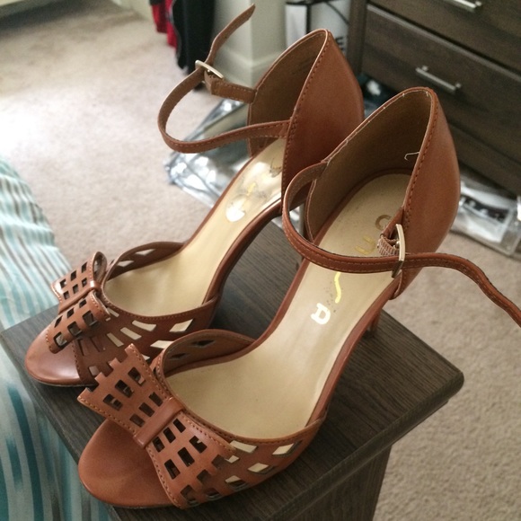 Cognac / tan bow sandals 🎀