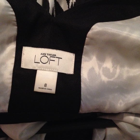 Chic, V-neck dress (black and white) - Picture 4 of 4