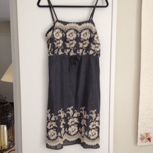 Stunning! embroidered, spaghetti strap dress - Picture 1 of 4
