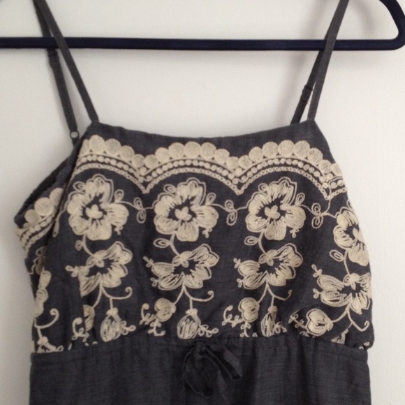 Stunning! embroidered, spaghetti strap dress - Picture 2 of 4