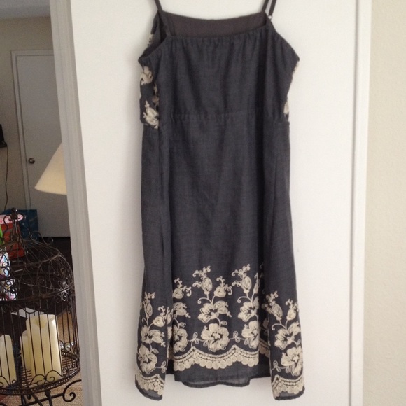 Stunning! embroidered, spaghetti strap dress - Picture 4 of 4