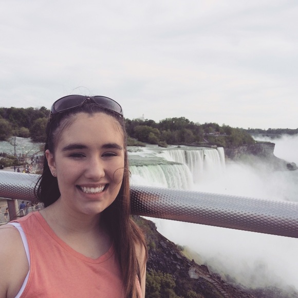 Meet your Posher, Tori - Picture 1 of 1