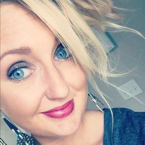 Meet your Posher, Caitlin