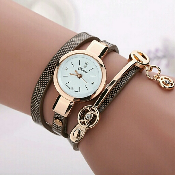 Accessories - Brand new Fashion Women Stripe Floral Cloth Quartz