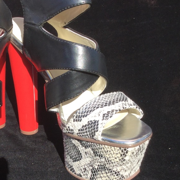 Platform Snake Print Sandals - Picture 4 of 4