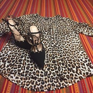 Leopard print blouse size Medium from Express🔥🔥