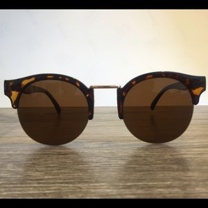 Tortoise Glasses w/Tinted Round Lens