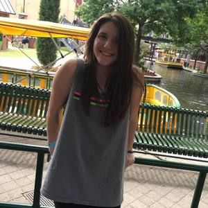 Meet your Posher, Danielle