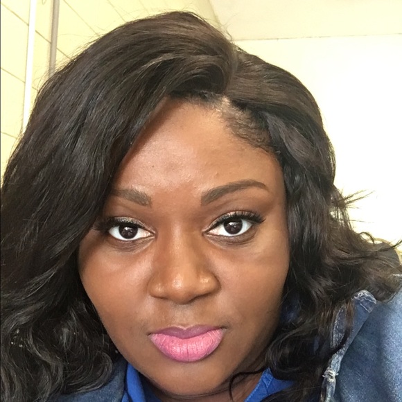 Meet your Posher, Shakia