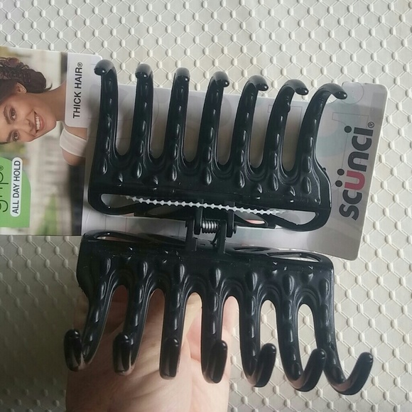 Scunci No Slip Crown Hair Clip For Thick Hair - 1-Piece (Colors May Vary)