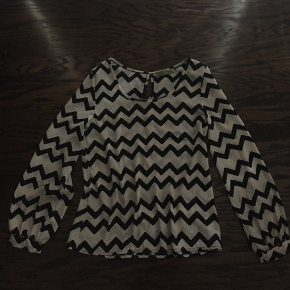 Long sleeve flowy  Francesca's chevron top