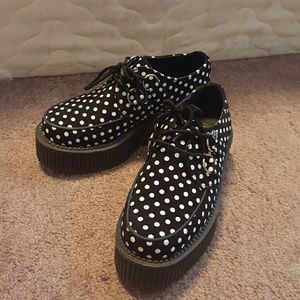 Tuk polka dot creepers