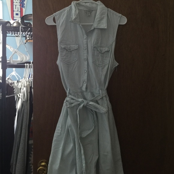 Guess? Seer sucker blue and white dress
