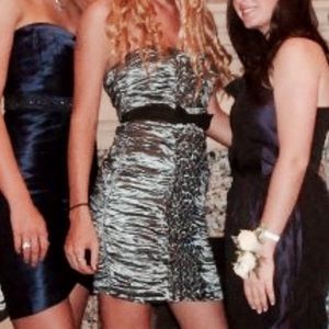Excellent condition Sz 4 BCBG strapless minidress