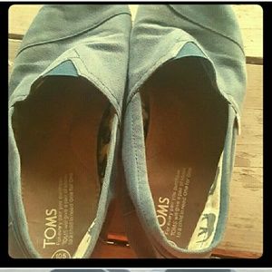 Toms