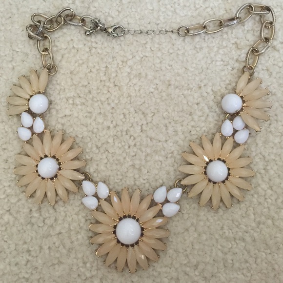 Francesca's flower necklace