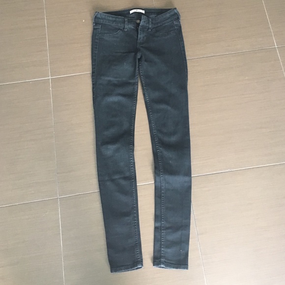 Black hollister skinny jeans