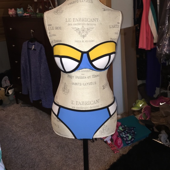 Bikini - Picture 1 of 2