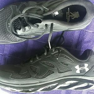 Under Armour Men Size 11 Spine Shoes