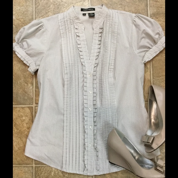 🏡Moving Sale🏡 Pinstriped Button Top