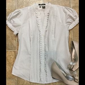 🏡Moving Sale🏡 Pinstriped Button Top