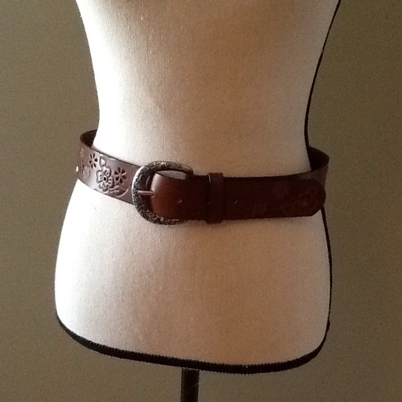 Accessories - Tan leather belt