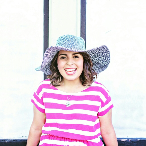 Meet your Posher, Cassandra - Picture 1 of 1