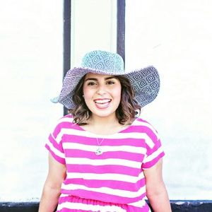 Meet your Posher, Cassandra